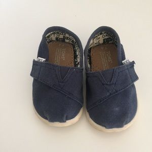 Toms baby shoes